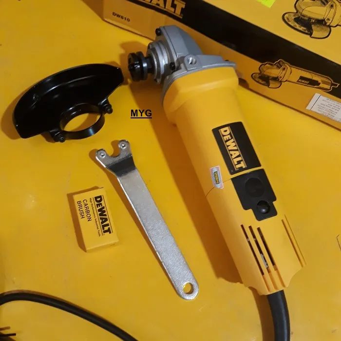 Hình ảnh máy mài Dewalt chính hãng với thiết kế đặc trưng màu vàng đen