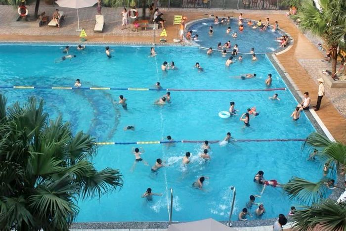Hồ bơi rộng lớn với view tuyệt đẹp tại Mường Thanh Xa La