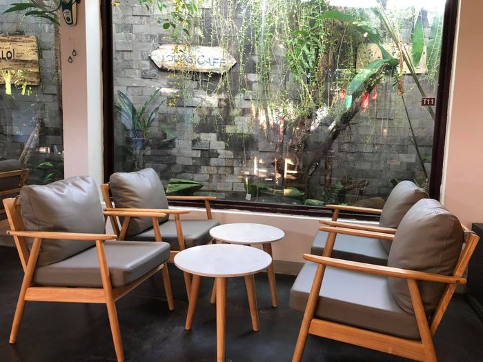 Góc check-in nghệ thuật tại Yours COffee