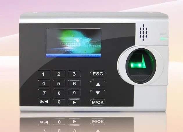 Hình ảnh thực tế máy chấm công Granding - Thiết kế Malaysia tinh tế