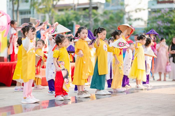 Hình ảnh hoạt động ngoại khóa đầy màu sắc