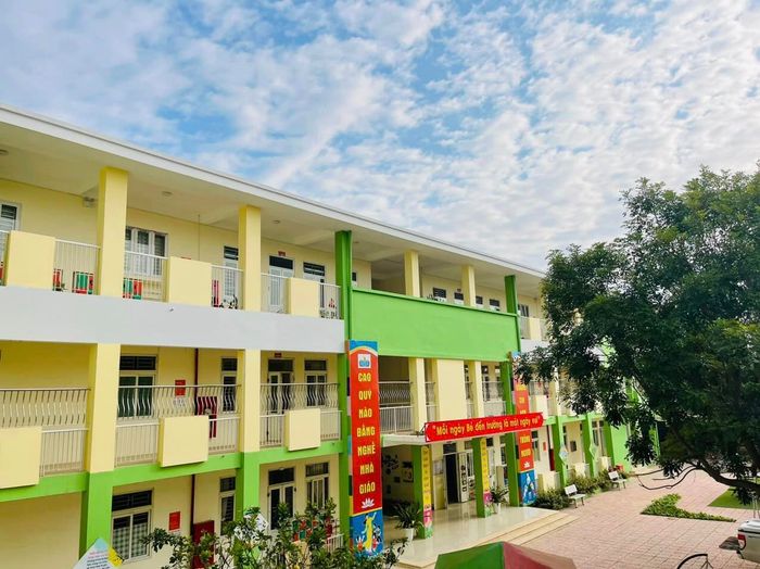Hình ảnh khuôn viên xanh mát tại Trường Mầm non Tân Tiến