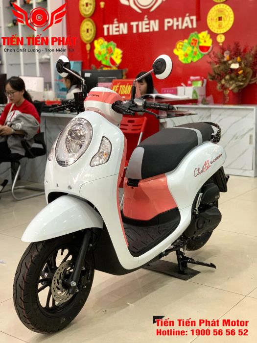 Hình ảnh đội ngũ kỹ thuật viên chuyên nghiệp tại Tiến Tiến Phát Motor