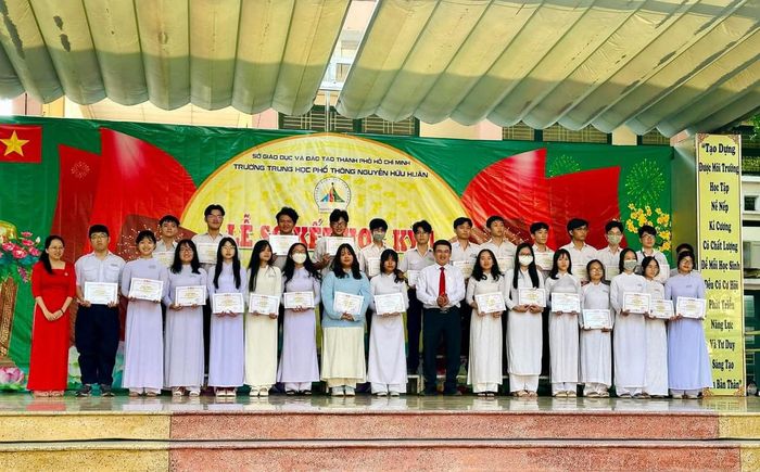 Góc nhìn đẹp về Trường THPT Nguyễn Hữu Huân