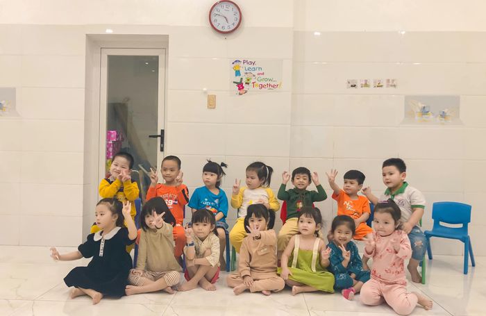 New Sky English Center ảnh 2 - Góc nhìn chân thực về thế giới học đường sinh động, nơi kiến thức và niềm vui hòa quyện.