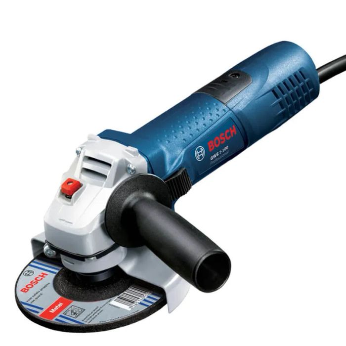 Hình ảnh chân thực máy mài Bosch trong môi trường làm việc chuyên nghiệp