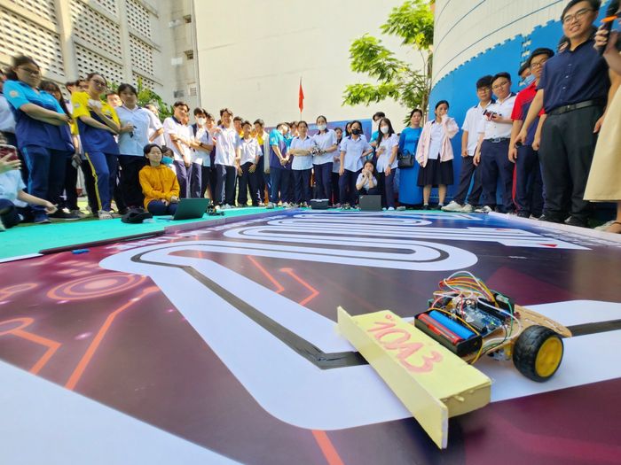 Ảnh 2: Khung cảnh học đường đầy cảm hứng tại THPT Bùi Thị Xuân