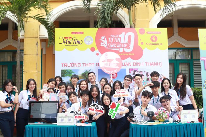 Ảnh 1: Toàn cảnh kiến trúc hiện đại của THPT Gia Định giữa lòng thành phố