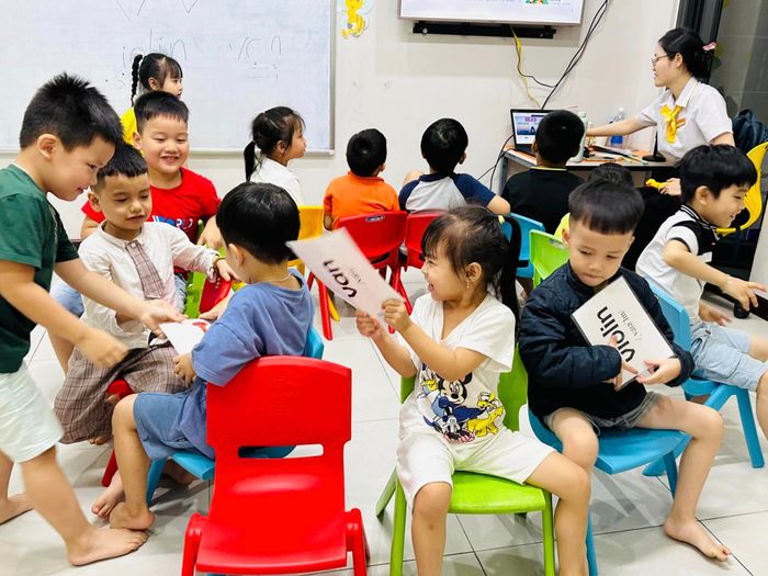Hình ảnh Anh ngữ HELLO KIDS 1