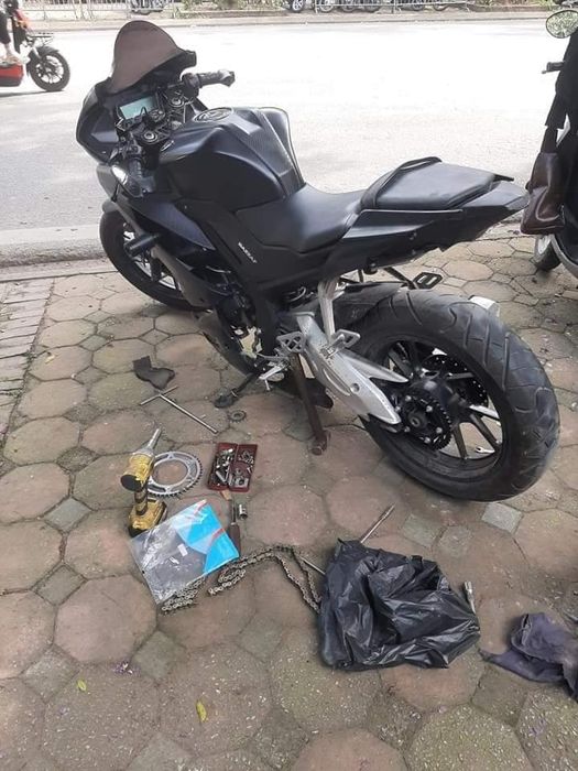 Hình ảnh đội ngũ kỹ thuật viên chuyên nghiệp tại An Bình Motor