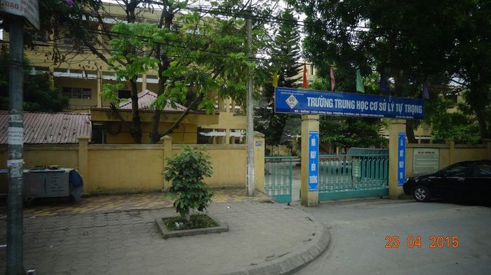 Hình ảnh Trường THCS Lý Tự Trọng - Ngôi trường khang trang với khuôn viên xanh mát