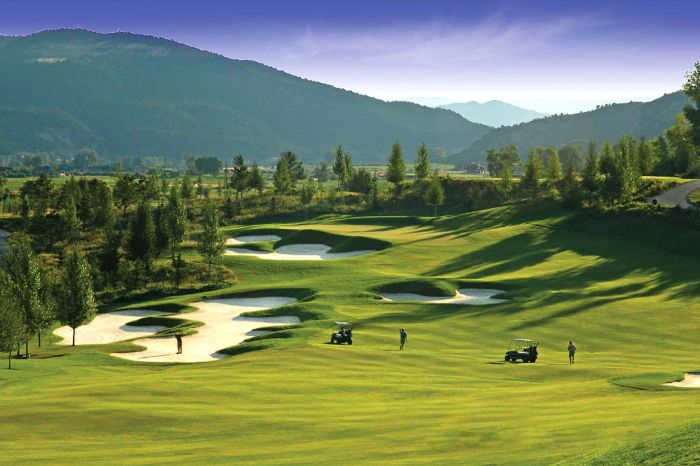 Các golfer giàu kinh nghiệm luôn tìm thấy hứng thú và thử thách tại sân golf Legend Hill, nơi có thiết kế độc đáo và đầy thử thách.