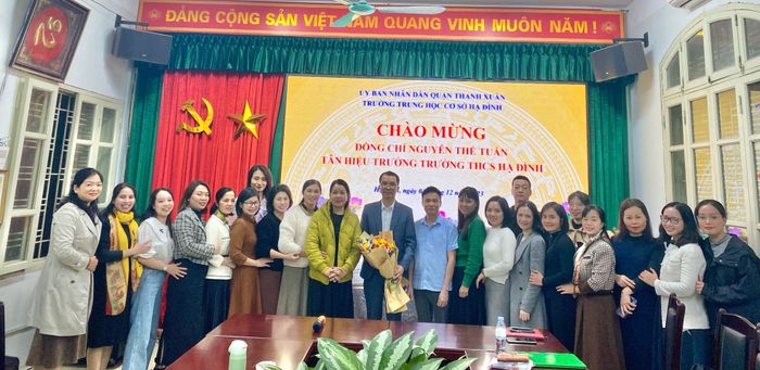 Hình ảnh khu thể chất và sân bóng mini THCS Hạ Đình