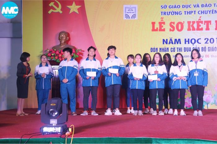 Trường THPT chuyên Nguyễn Trãi hình ảnh 1