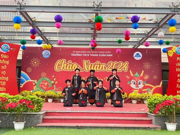 Hình ảnh khuôn viên xanh mát tại THCS Thanh Xuân Nam