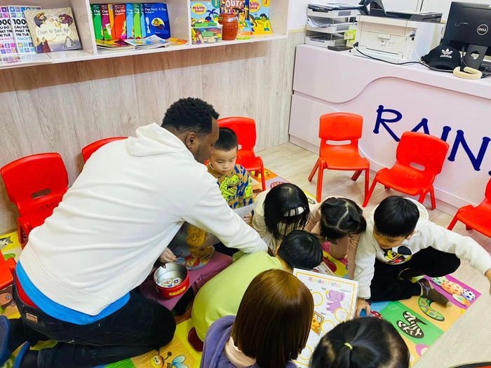 Không gian học tập đầy màu sắc tại Rainbow Language Center