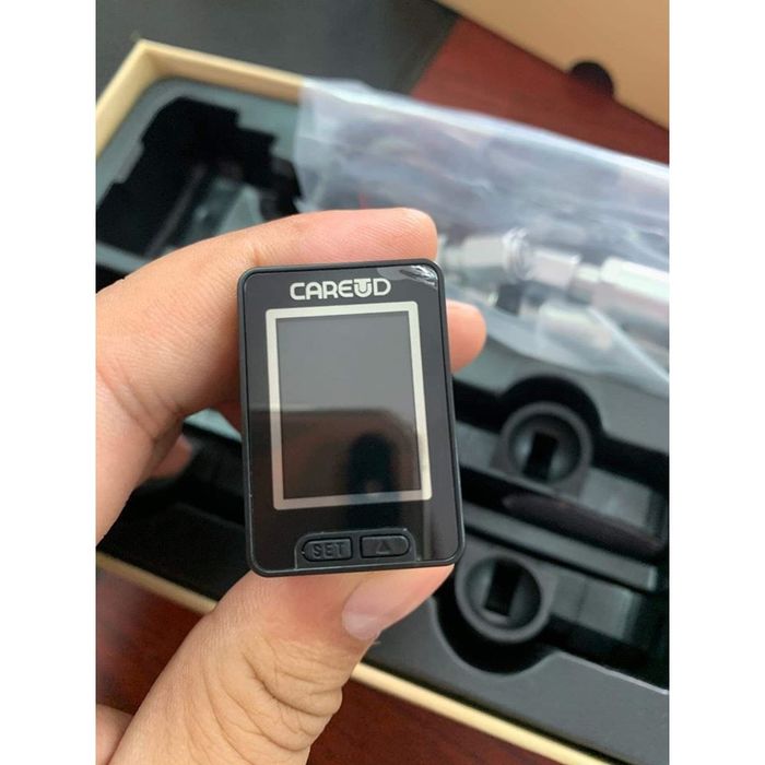 Hình ảnh thực tế cảm biến áp suất lốp Careud đời mới
