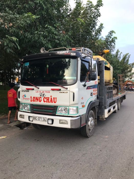 Hình ảnh đội ngũ kỹ thuật viên chuyên nghiệp tại Cứu Hộ Long Châu
