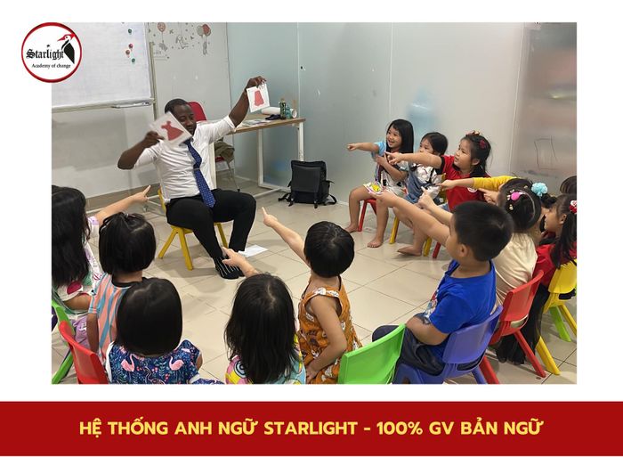 Lớp học tương tác với giáo viên bản ngữ tại Starlight Bình Dương