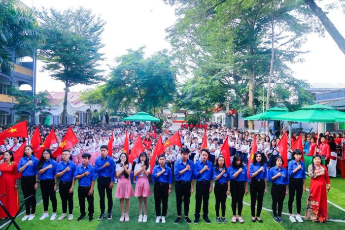 Hình ảnh khuôn viên xanh mát tại Trường Trương Vĩnh Ký