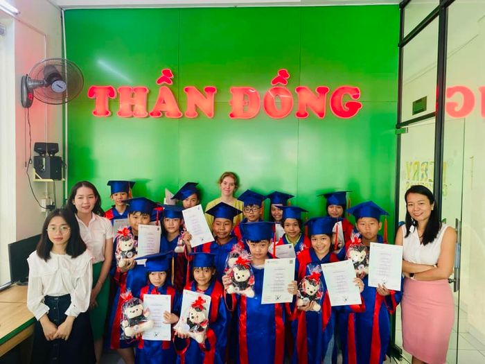 Giờ học tương tác đầy hứng khởi tại Anh ngữ Quốc tế Thần Đồng