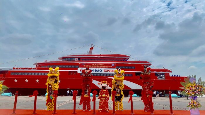 Hình ảnh ấn tượng của Đoàn Lân Sư Rồng Cát Lân Hội trong màn biểu diễn chuyên nghiệp