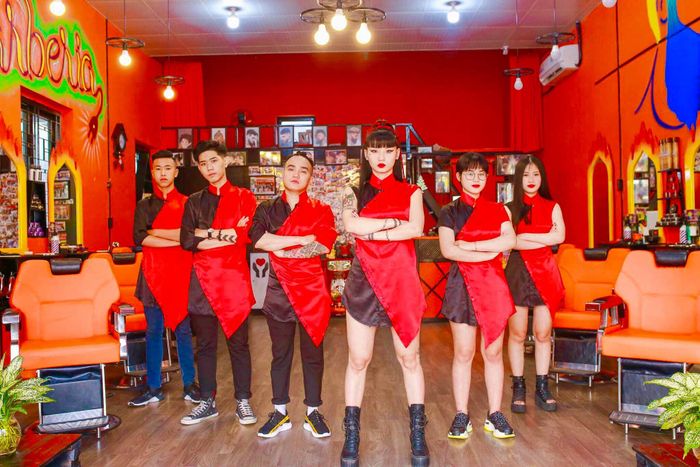 Hình ảnh thực tế về quy trình đào tạo tại Sasa Chicano Barber Shop