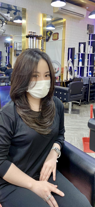 Không gian sang trọng và hiện đại tại Hair Salon Thịnh Hà Lan