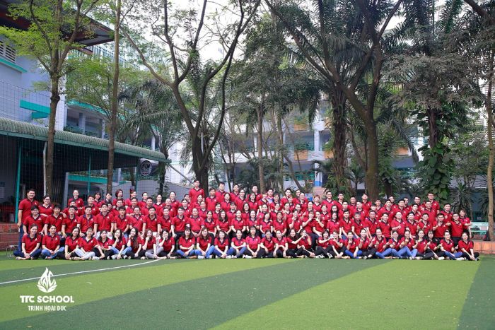 Hình ảnh khuôn viên xanh mát tại Trường Trịnh Hoài Đức