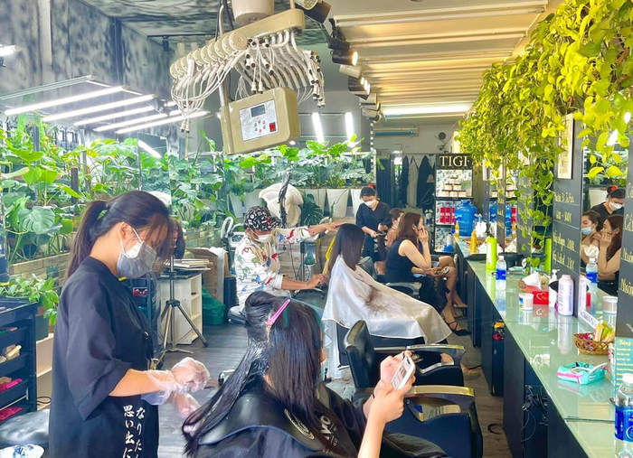 Không gian sang trọng và phong cách tại Tạo mẫu tóc NamMilan