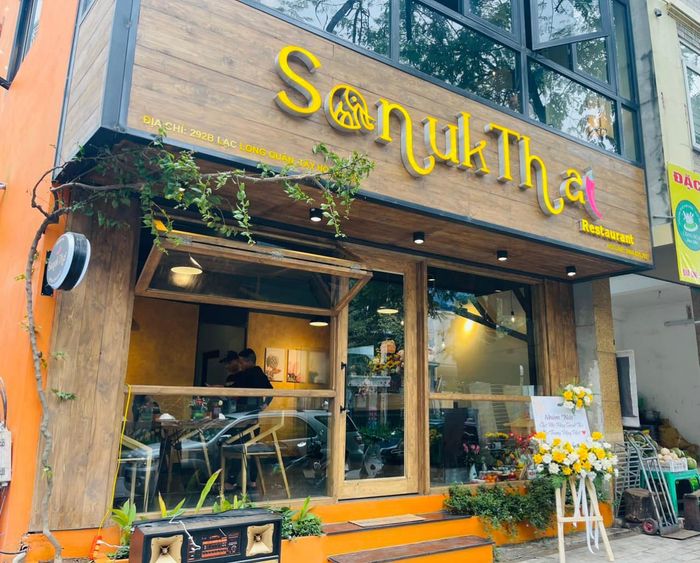 Không gian sang trọng tại Sanuk Thai Restaurant - Ảnh 1