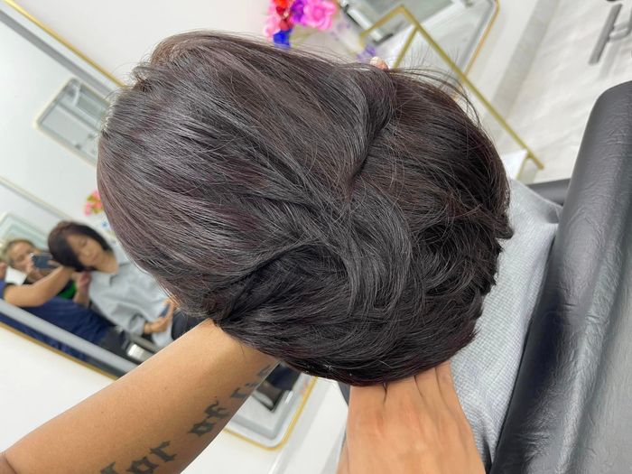 Học viên thực hành kỹ thuật tại Salon Hòa Paris