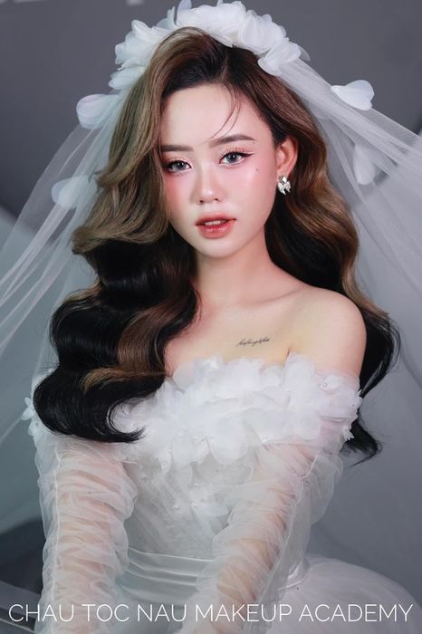 Khoảnh khắc tỏa sáng cùng Châu Tóc Nâu Makeup