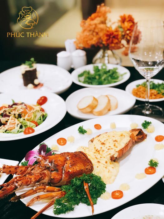Không gian ấm cúng và sang trọng tại Nhà hàng Phúc Thành