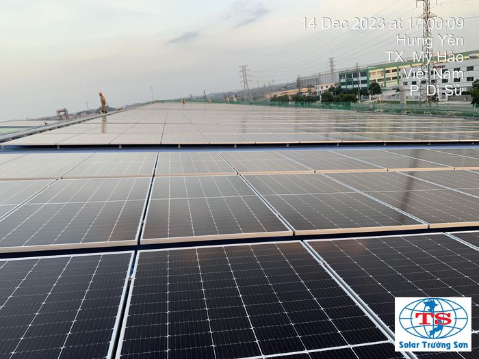 Hình ảnh thi công hệ thống điện mặt trời của Solar Trường Sơn