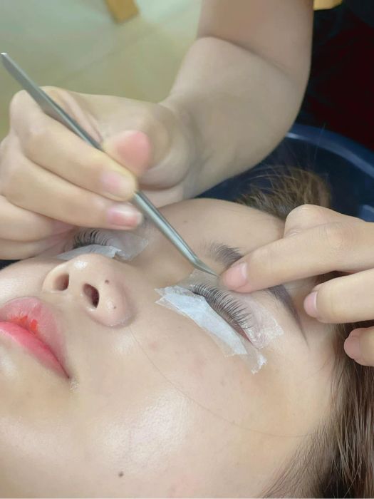 Không gian sang trọng và dịch vụ chuyên nghiệp tại Kem Nail & Mi