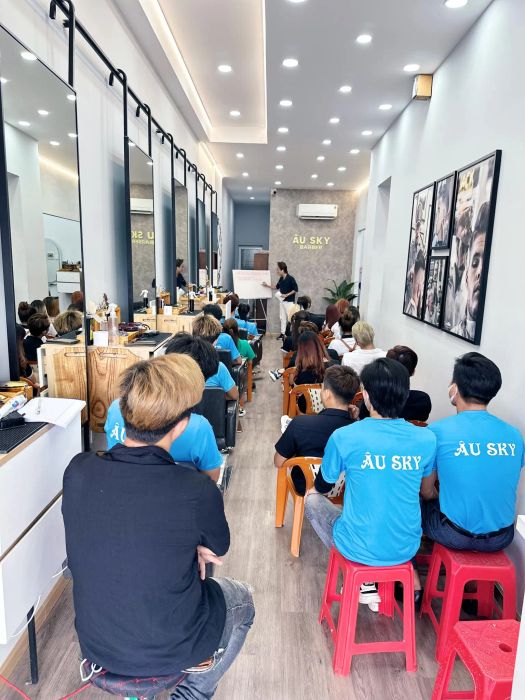 Không gian đào tạo hiện đại tại Học viện tóc Âu Sky
