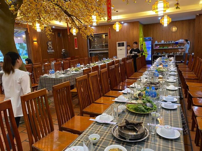 Không gian ấm cúng và gần gũi tại Nhà Hàng Cua Đồng Quán