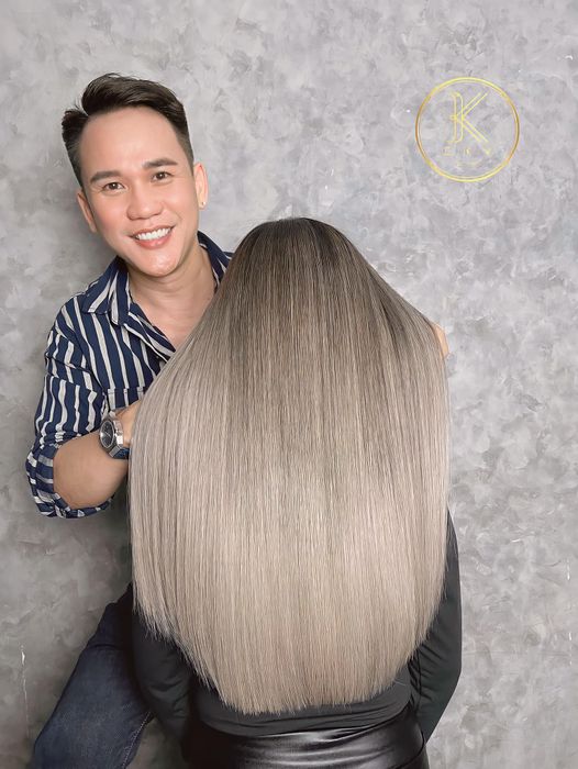 Học viên thực hành kỹ thuật tại Hair Salon Khánh Cây Kéo Vàng