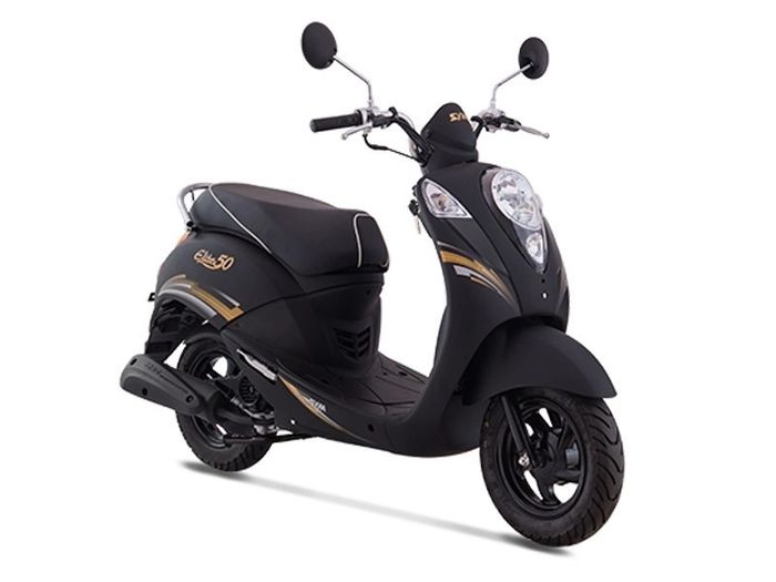 Xe Ga 50cc Sym ảnh 2 - Góc nhìn cận cảnh làm nổi bật hệ thống đèn LED sắc nét, yên xe êm ái và những chi tiết thiết kế tỉ mỉ.