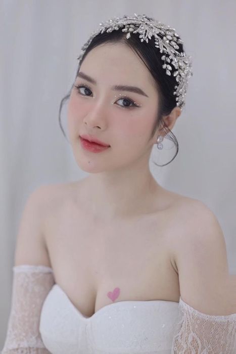 Khoảnh khắc rạng ngời cùng Vân Cong Makeup
