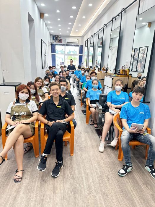 Hình ảnh thực tế lớp học tại Học viện tóc Âu Sky