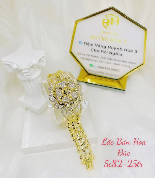 Khám phá vẻ đẹp rực rỡ của Huỳnh Hoa Jewellery qua góc nhìn nghệ thuật trong ảnh 2.