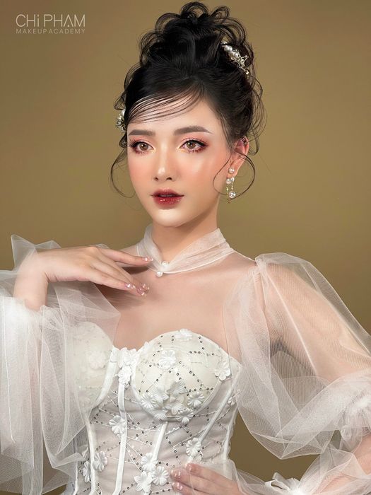 Vẻ đẹp hoàn hảo từ Chi Phạm Make Up
