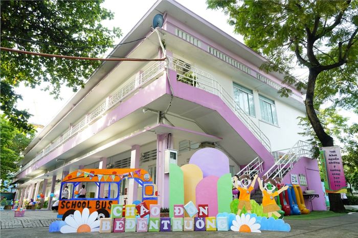 Hình ảnh không gian xanh mát tại Trường Mầm non Hoa Lư