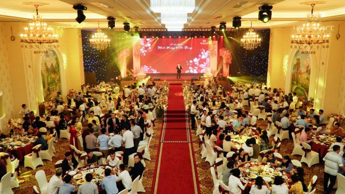 Sảnh tiệc cưới lộng lẫy tại Uri Palace