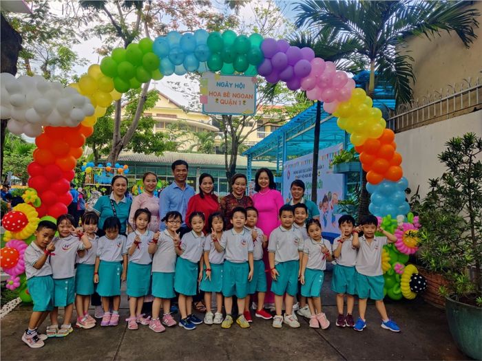 Khu vui chơi ngoài trời xanh mát tại Trường Mầm non Lê Thị Riêng