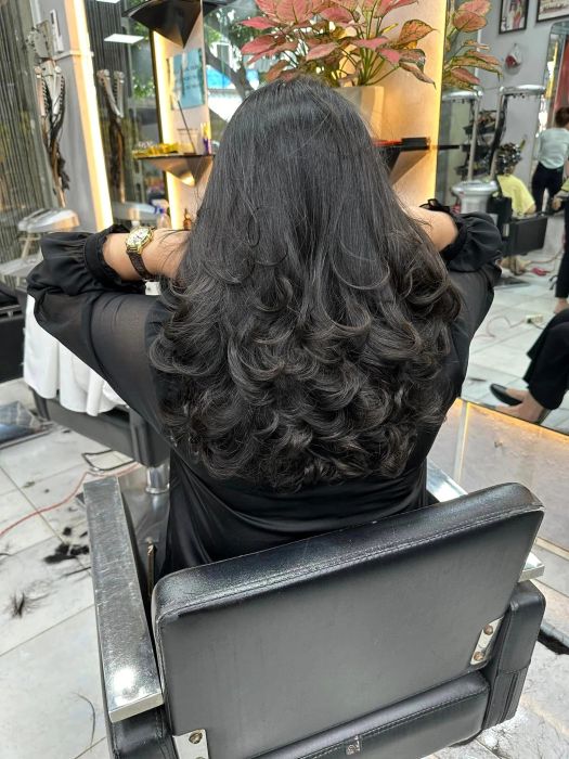 Không gian hiện đại và phong cách làm việc chuyên nghiệp tại Salon Dũng Sài Gòn