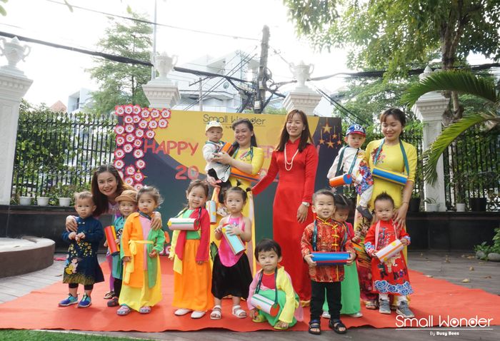 Small Wonder - Khoảnh khắc tỏa sáng trong khu vườn tuổi thơ (Ảnh 1)