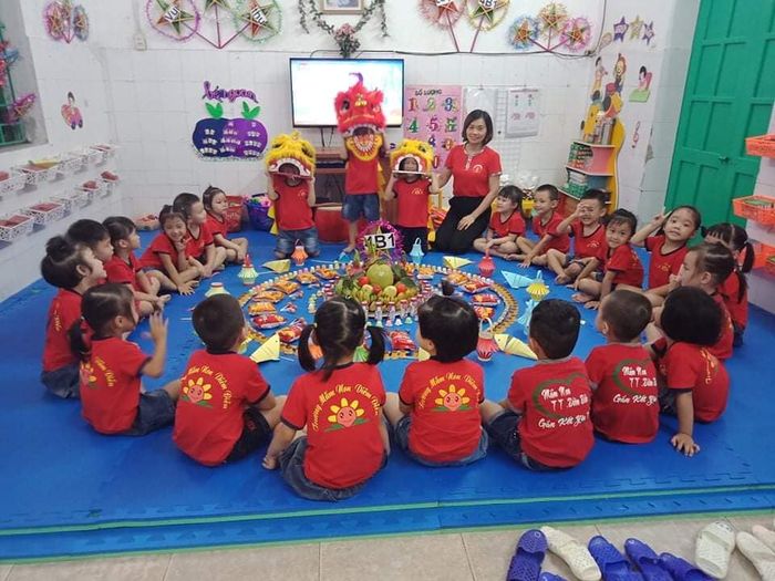 Hình ảnh khuôn viên trường rộng rãi với đầy đủ trang thiết bị hiện đại